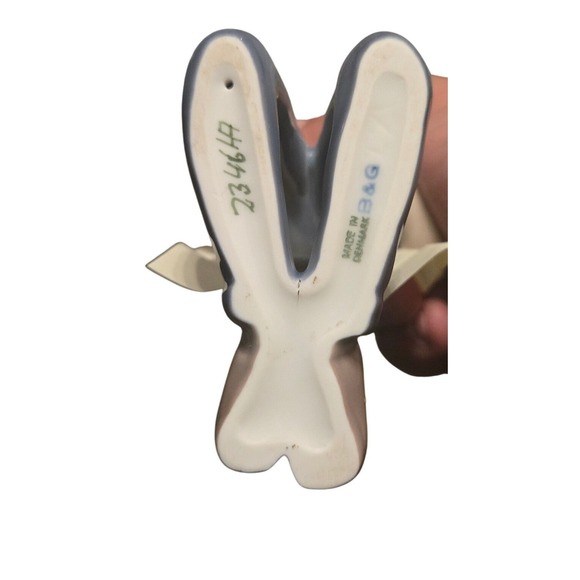 Vintage Bing & Grøndahl Porcelain Figurine: "Boy with Flowers" (Model #2346) - Picture 6 of 6